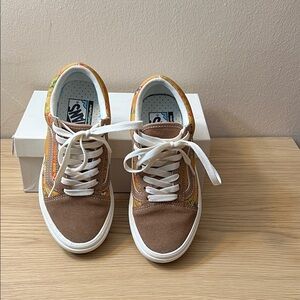 Vans Women Multicolor and White Sneakers size 6,5